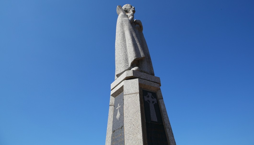 Statue von Jean-Pierre Caloc'h auf der Bretagne-Insel Ile de Groix