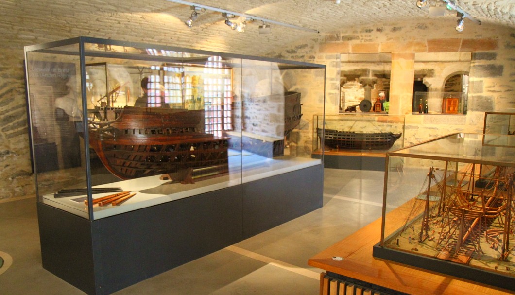 Festung Brest Museum Seefahrt - Vitrinen