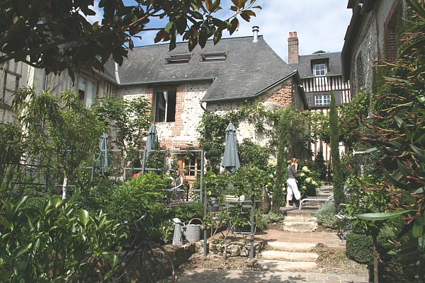 Anreise in die Bretagne: &Uuml;bernachtung in Honfleur.