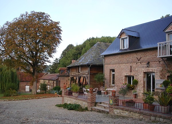 Bretagne-Anreise durch die Normandie: &Uuml;bernachtung in Neufch&acirc;tel-en-Bray.