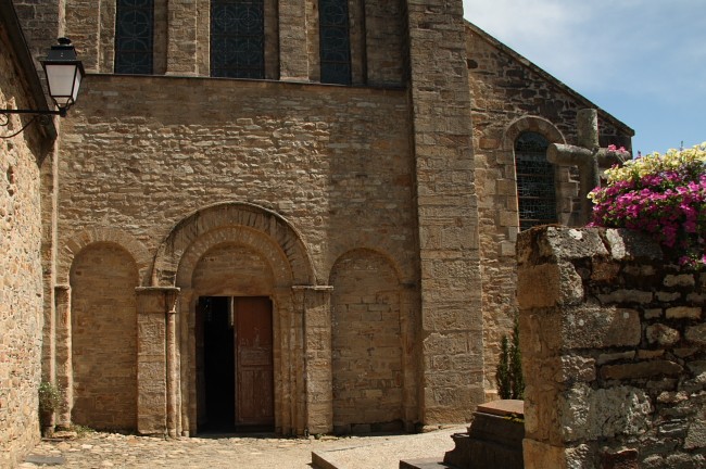 Bretagne-Architektur Abtei von Daoulas: Das Westportal.