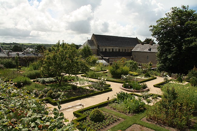 Bretagne-Architektur Abtei von Daoulas: Der botanische Garten.