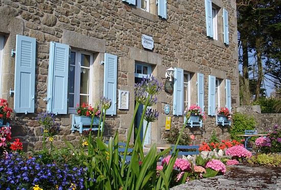 Bretagne-Insel &Icirc;le de Batz: Gastlichkeit in Blumenpracht.