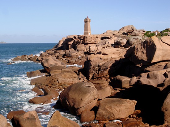 Wandern an der Bretagne-Nordküste: Rosa-Granit-Küste bei Ploumanac´h.