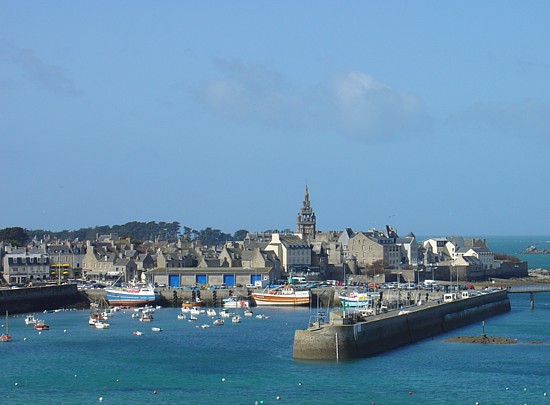 Roscoff in der Nord-Bretagne: Hafen und Ort.