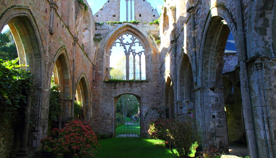 Die Abbaye de Beauport: In der Abteikirche