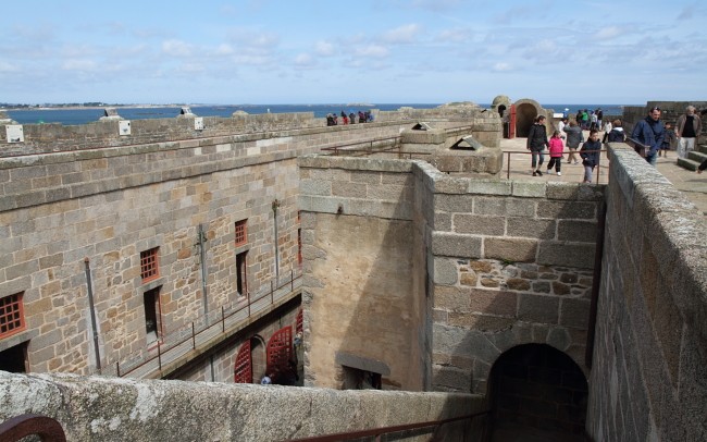 Ferienhaus Bretagne Urlaub: Insel Château du Taureau Wehrgang