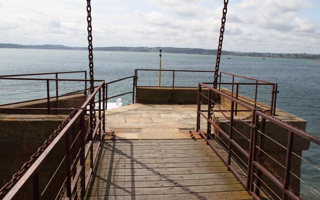 Ferienhaus Bretagne Urlaub: Insel Château du Taureau Zugbrücke