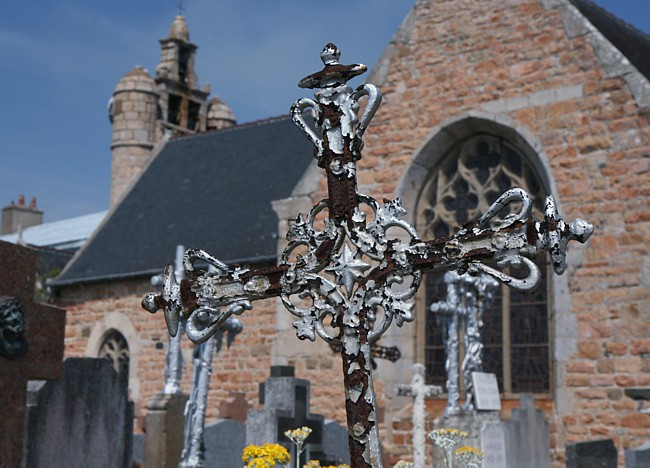 Bretagne Insel Île de Bréhat: Kirche im Ortskern.