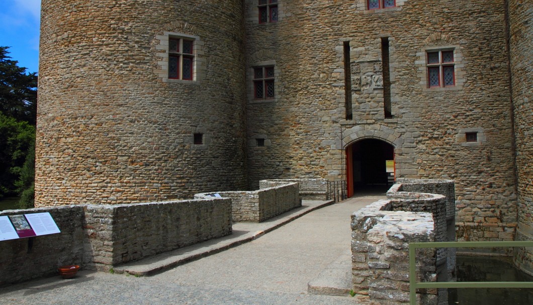 Bretagne Burg Château de Suscinio - Brücke am Eingang