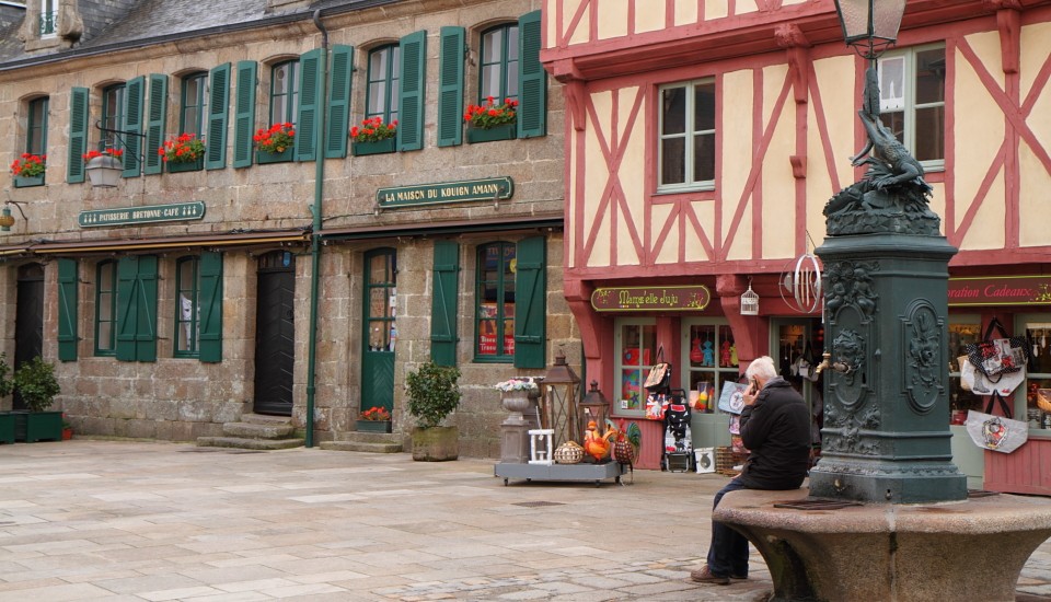 Concarneau in der Bretagne: Platz in der Ville Close