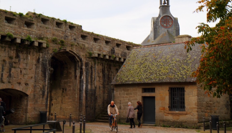 Concarneau in der Bretagne: Das Tor an der Brücke