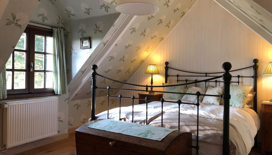 Ferienhaus Bretagne Allée Josse Bihan: Das Schlafzimmer im Obergeschoss.