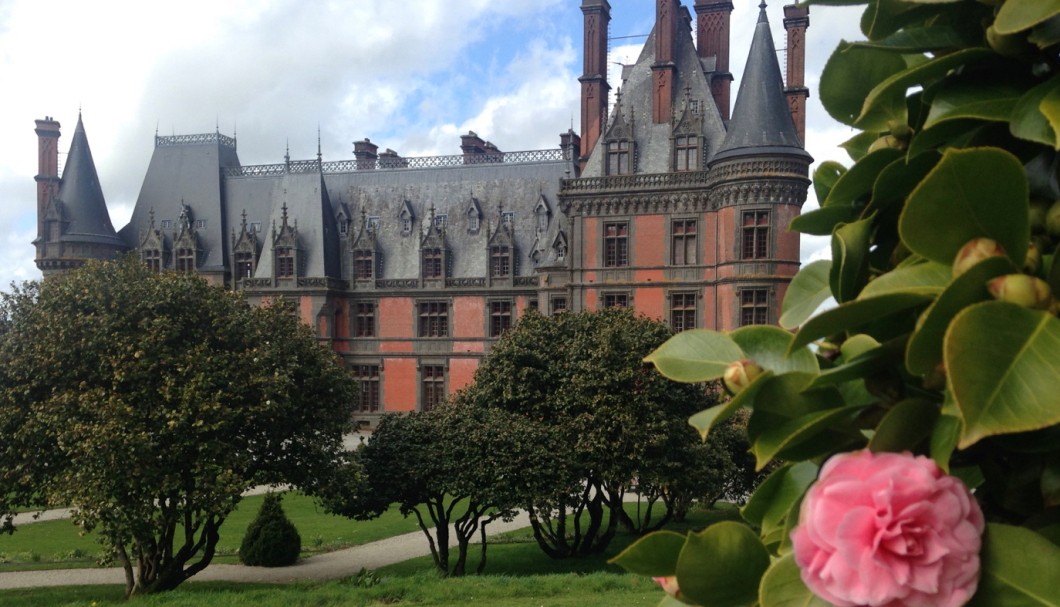 Château de Trévarez und Kamelienpark Kamelienblüte Januar bis April und Hortensienpracht im Sommer bis Herbst