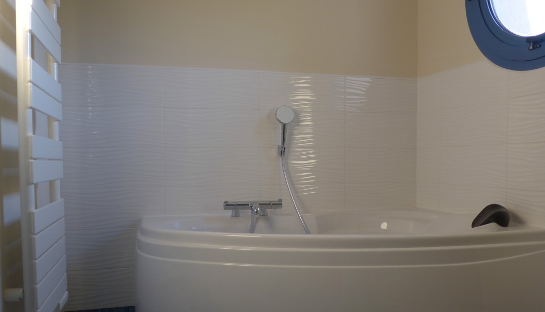 Ferienhaus Bretagne La Villa Arvorel in Tr&eacute;beurden - Badewanne