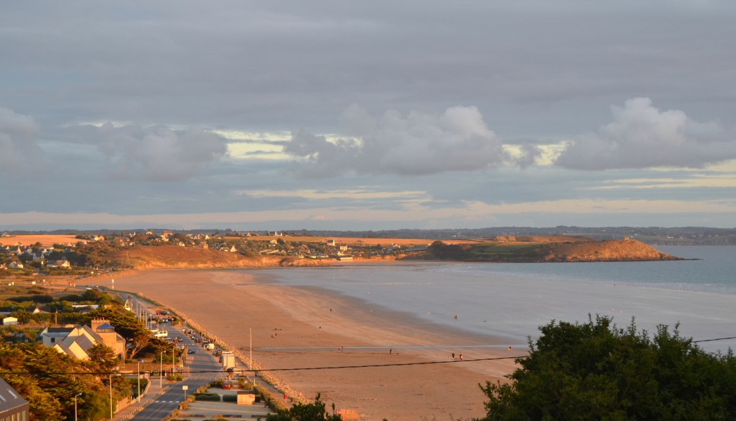 Ferienhaus Bretagne Lescorveau - Abendsonne in Pentrez