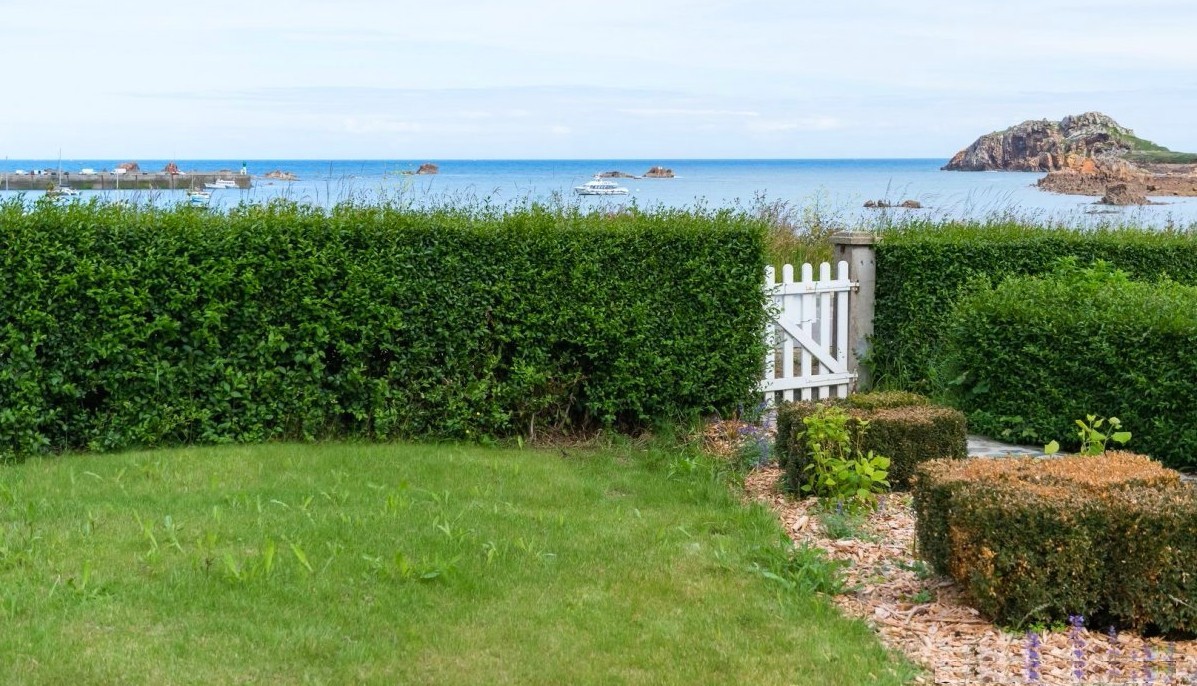 Ferienhaus Bretagne Villa Primel - Blick aus dem Garten