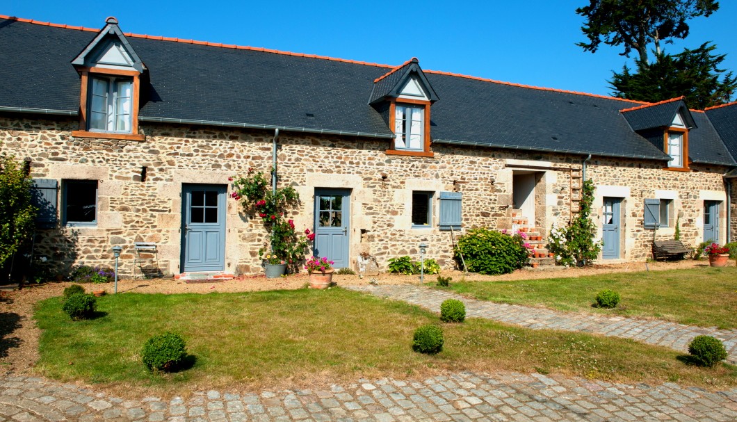 Ferienhaus Bretagne Le Grand Cyprès und La Grange aux Hirondelles - Hausansicht