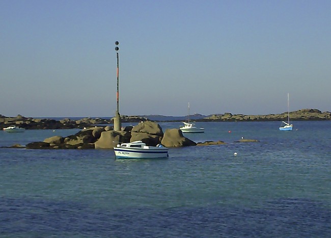 Die Insel Ile Grande an der Nordküste der Bretagne: Der Hafen.
