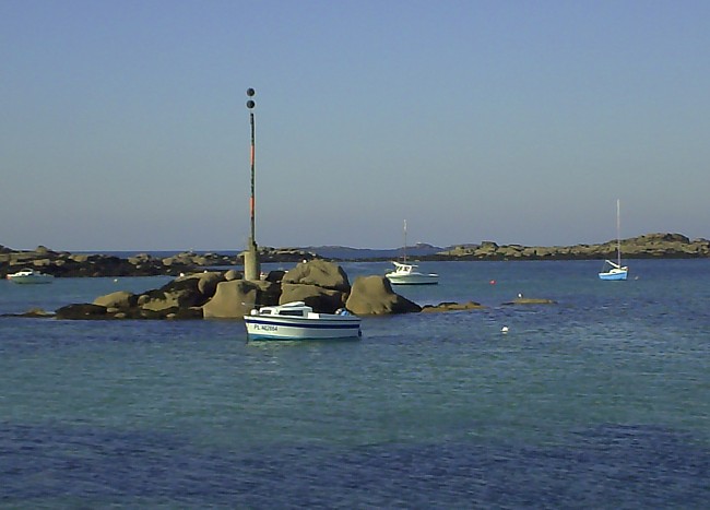 Die Insel Ile Grande an der Nordküste der Bretagne: Der Hafen.