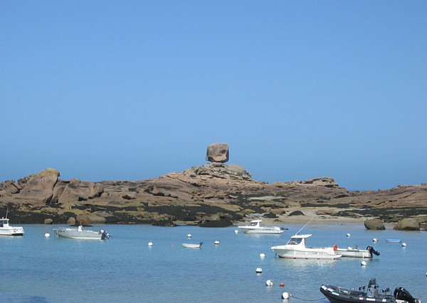 Ferienhaus Bretagne TyCoz: Einer der bemerkenstwertesten Steine aus Rosa Granit 