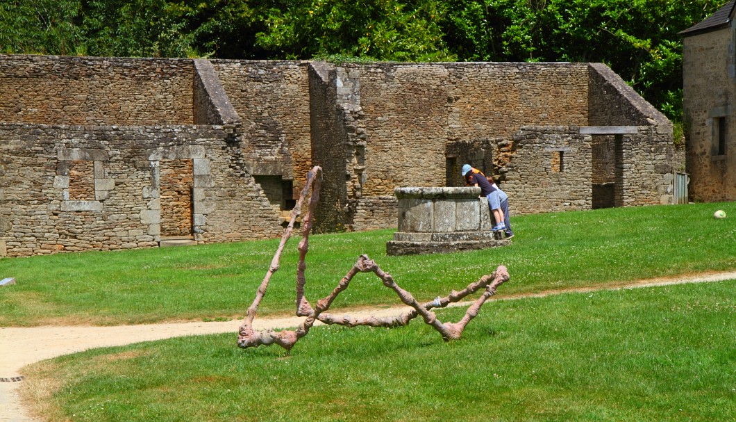 Bretagne Skulpturenpark Kerguéhennec - Maria Nordman, Fragment für eine neue Siedlung