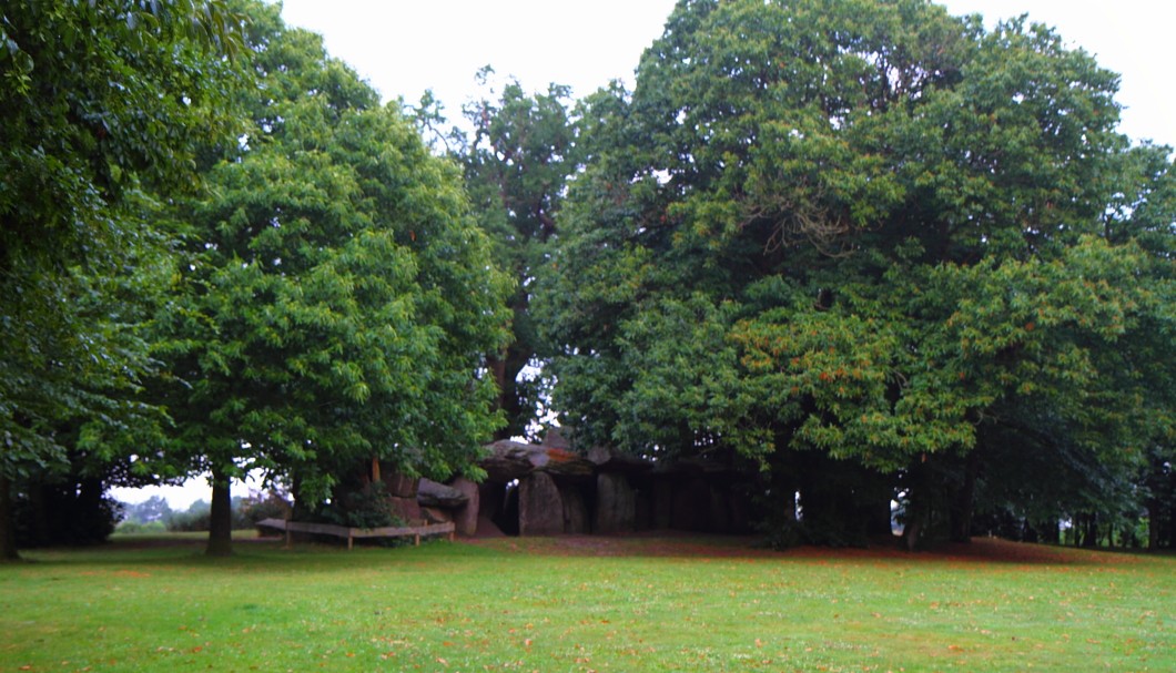 Bretagne-Megalithkultur: Der Dolmen "La Roche aux Fées"