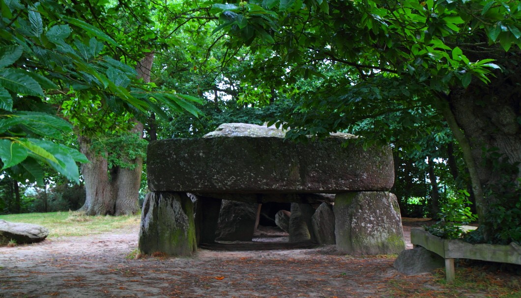 Bretagne-Megalithkultur: Der Dolmen "La Roche aux Fées"