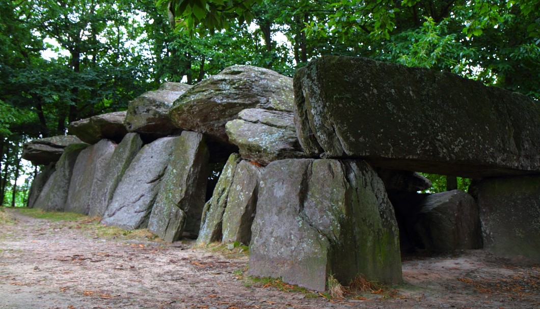 Bretagne-Megalithkultur: Der Dolmen "La Roche aux Fées"
