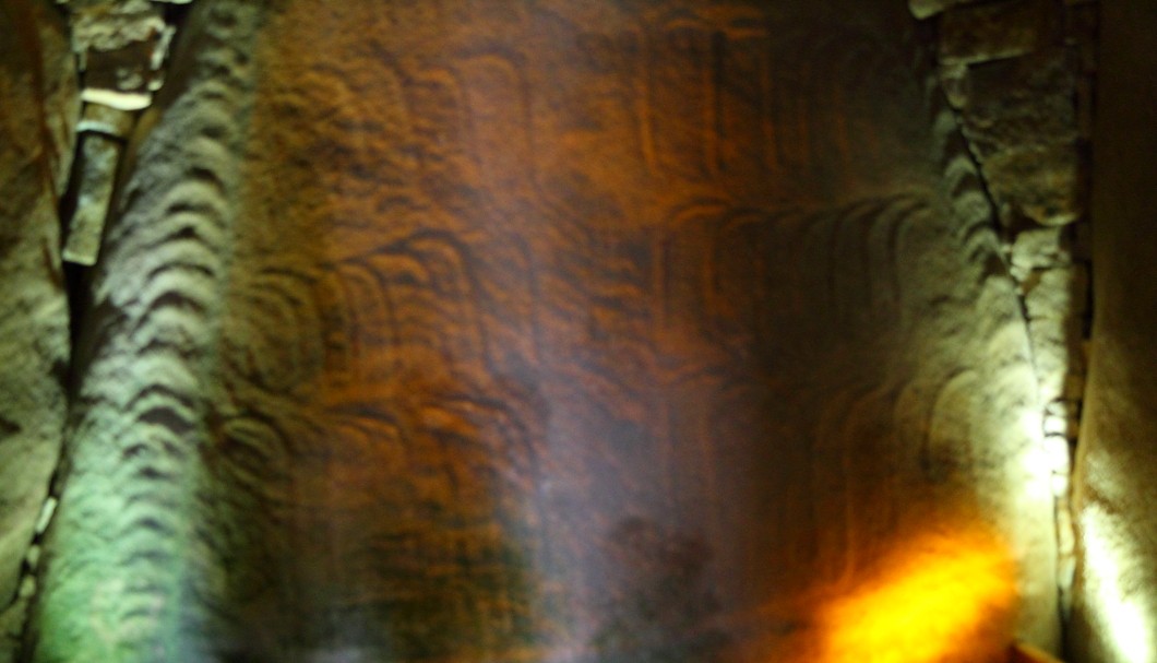 Locmariaquer Dolmen Table des Marchands - die verzierte Steinplatte
