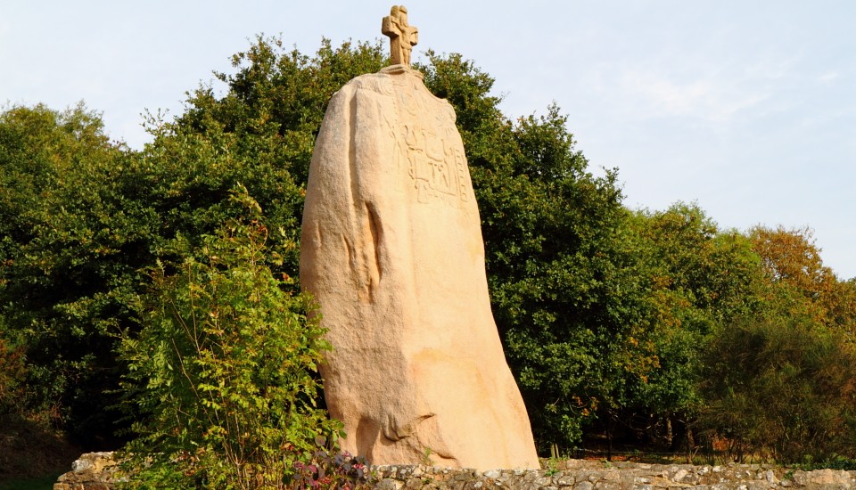 Bretagne-Megalithkultur: Der Menhir von St-Uzec