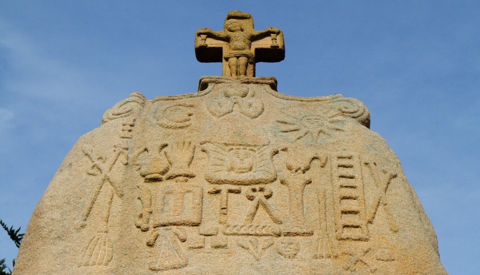 Bretagne-Megalithkultur: Der Menhir von St-Uzec