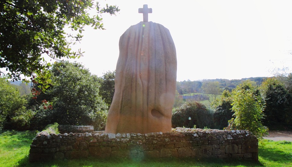 Bretagne-Megalithkultur: Der Menhir von St-Uzec