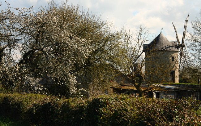 Der Mont-Dol am Tor der Bretagne: Windmühle