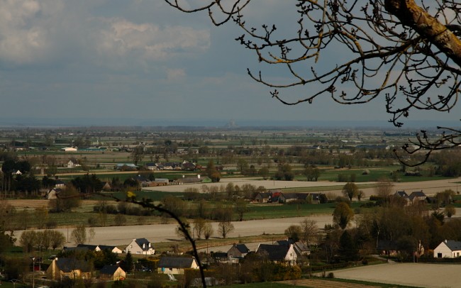 Der Mont-Dol am Tor der Bretagne: Aussicht auf den Mont-Saint-Michel