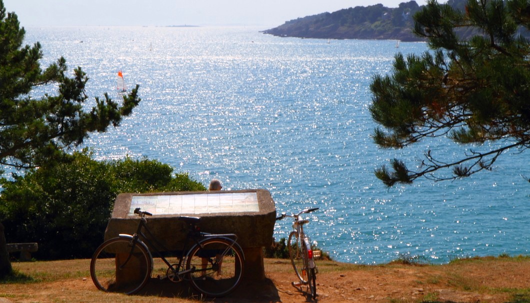 Abseits vom Küsten-Radweg Bretagne