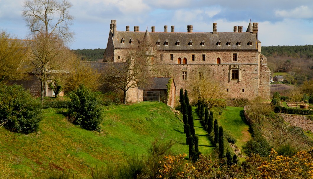 Bretagne Garten/Park Château de la Roche Jagu - Schloss mit Eibenallee