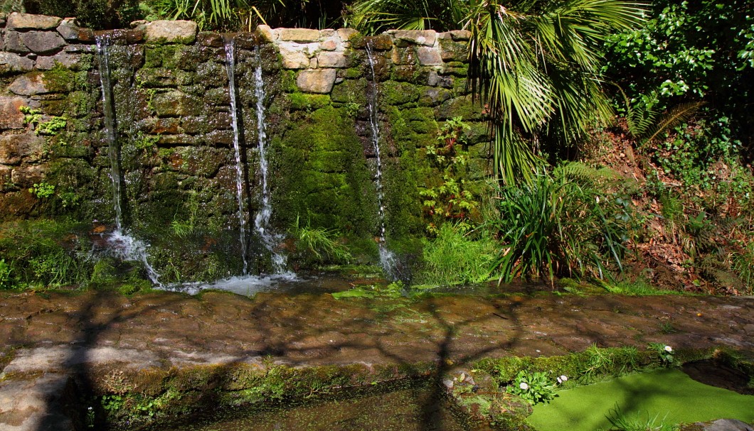 Bretagne Garten/Park Château de la Roche Jagu - Wasserspiel