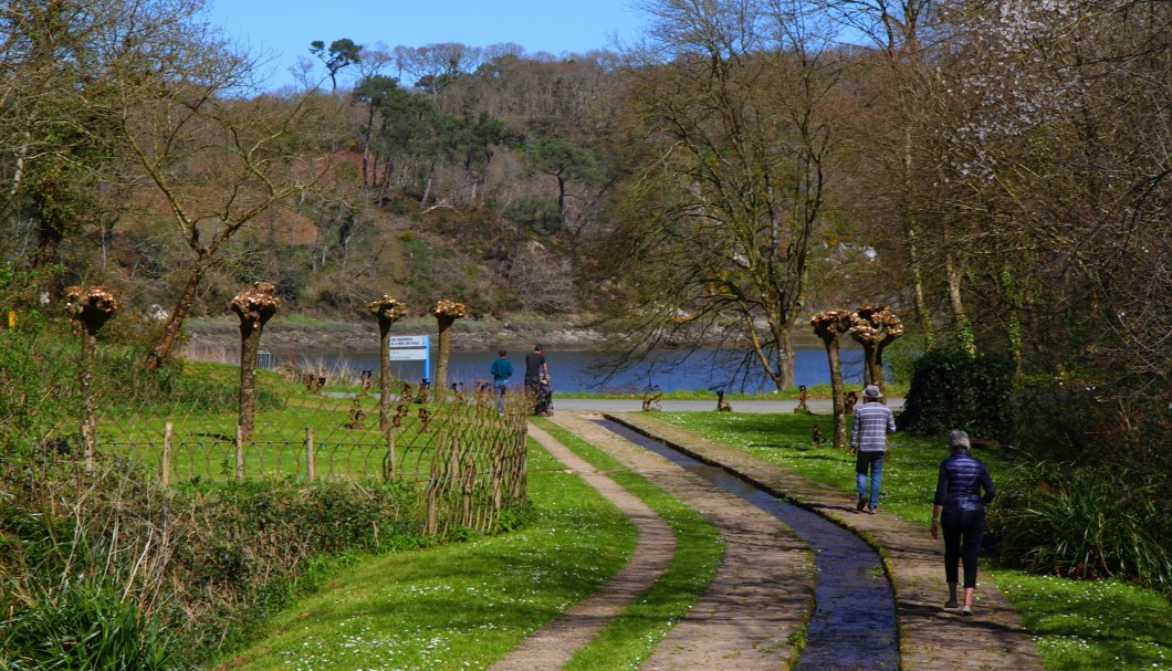 Bretagne Garten/Park Château de la Roche Jagu - unten am Trieux