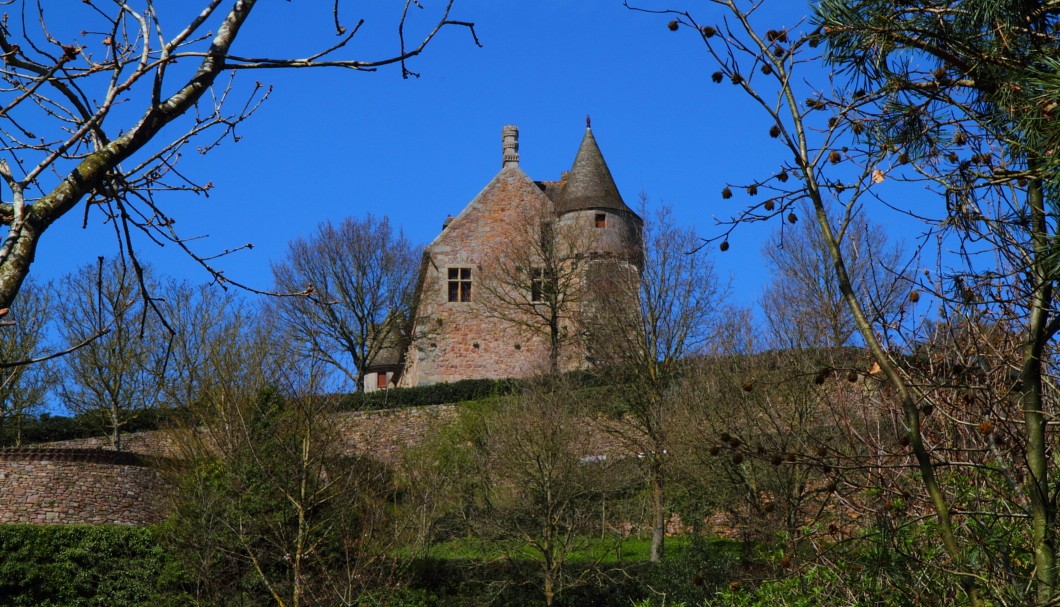 Bretagne Garten/Park Château de la Roche Jagu - Schloss von unten