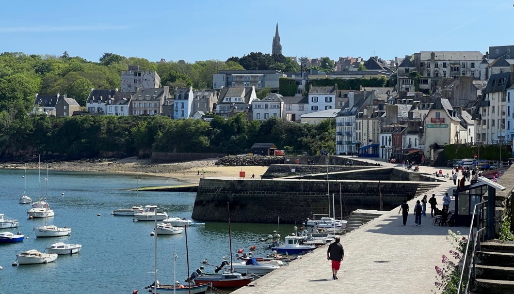 Douarnenez im Bretagne-Uraub am Meer