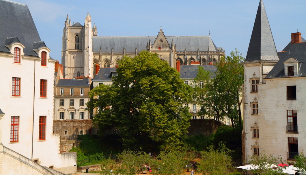 Nantes - Kathedrale im Stadtbild