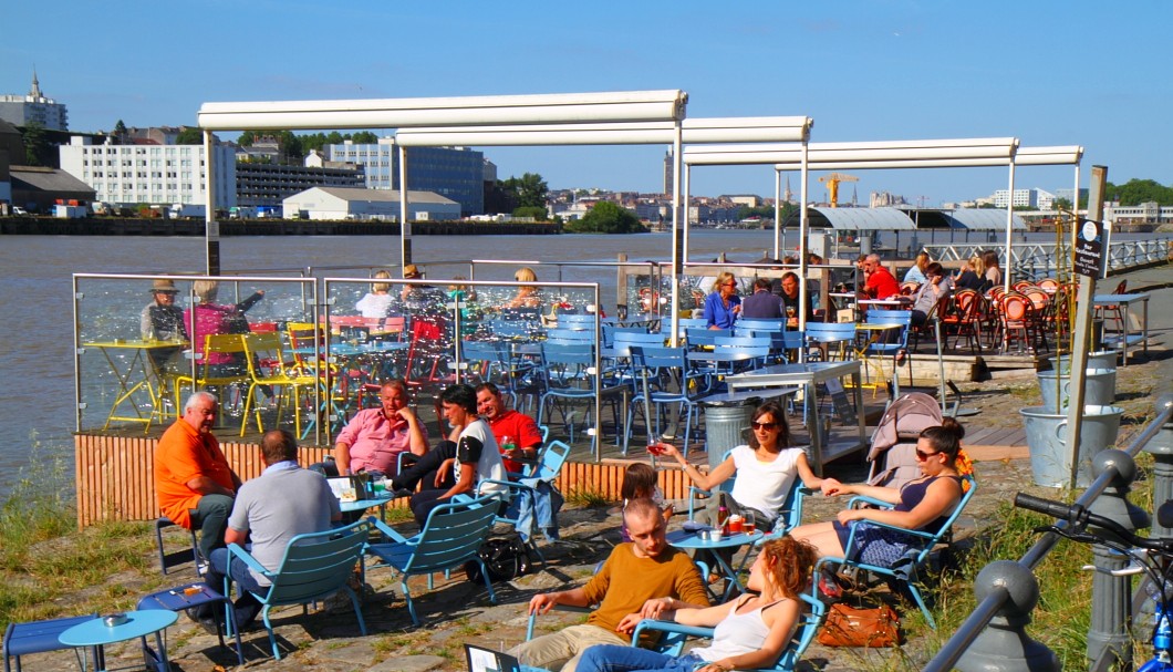 Nantes - Café am Loireufer