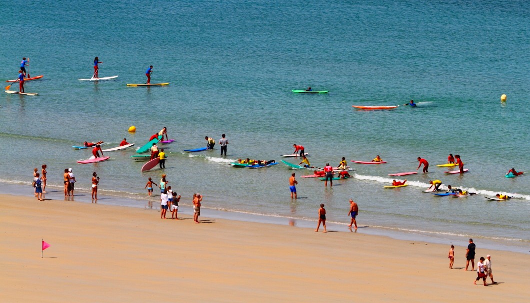 Surfen und Stand-up-Paddling Anfängerkurs - im Wasser