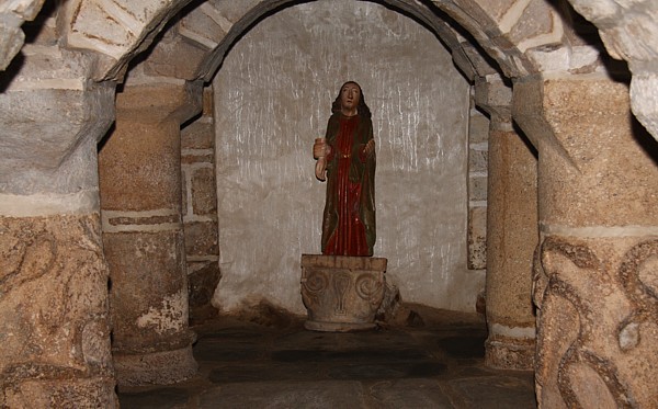 St.Mélar in der Krypta von Lanmeur