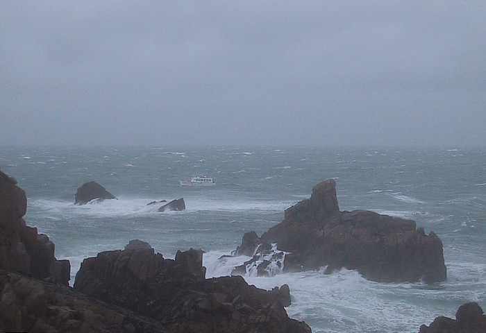 Sturm an der Pointe de Primel in der Bretagne im Herbst