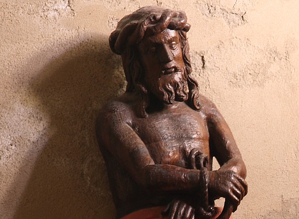 Bretagne-Architektur-Baustile-Gotik: Ein neues Weltbild - Christus in der Kirche von Kernitron in Lanmeur an der Bretagne-Nordküste.