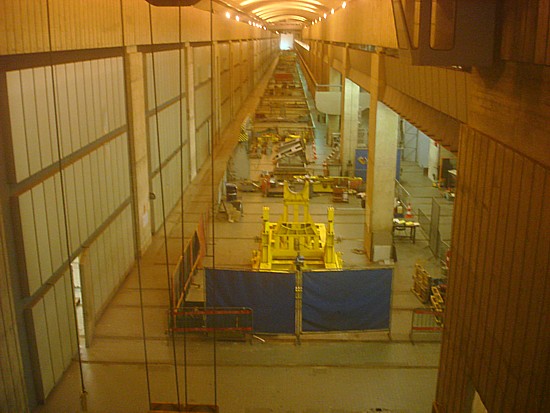 Bretagne Gezeitenkraftwerk St-Malo: Blick in die Halle im Damm unter der Fahrbahn