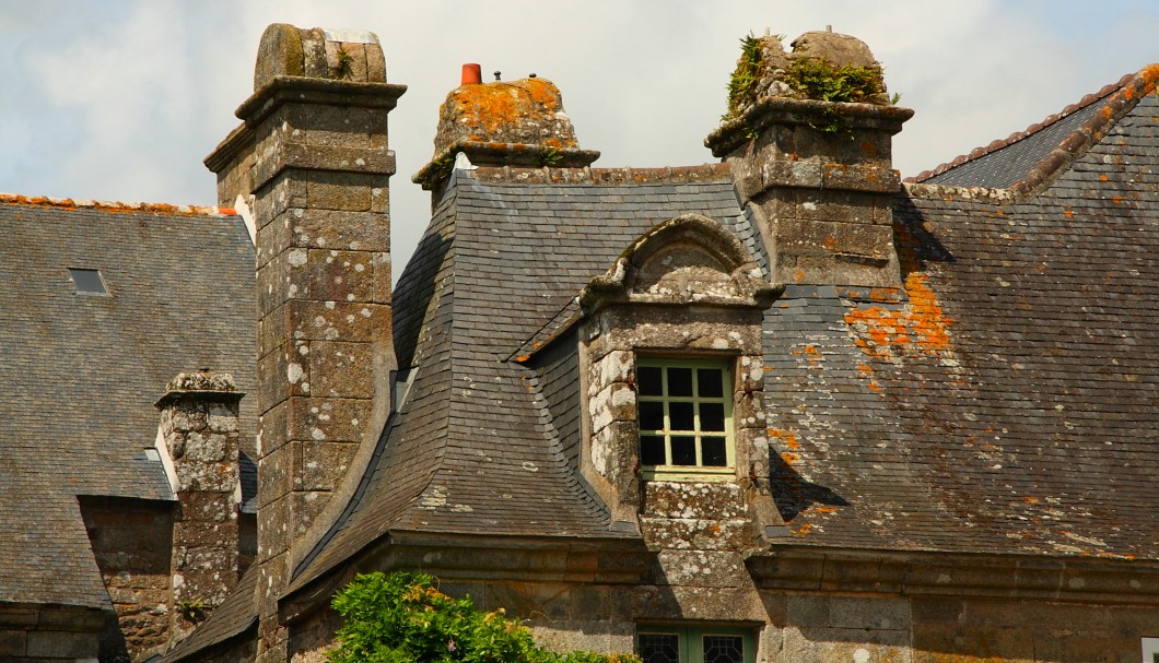 Bretagne-Tipp Locronan: Dachästhetik
