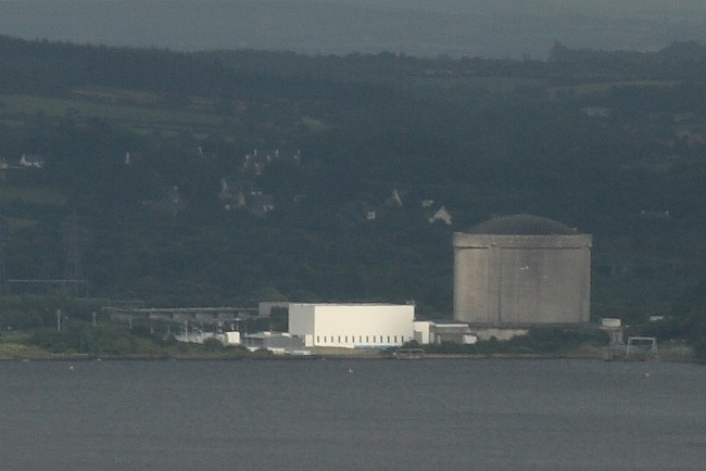 Bretagne-Kernkraftwerk Brennilis: Der graue Betonkoloss beherbergt den Reaktorblock.